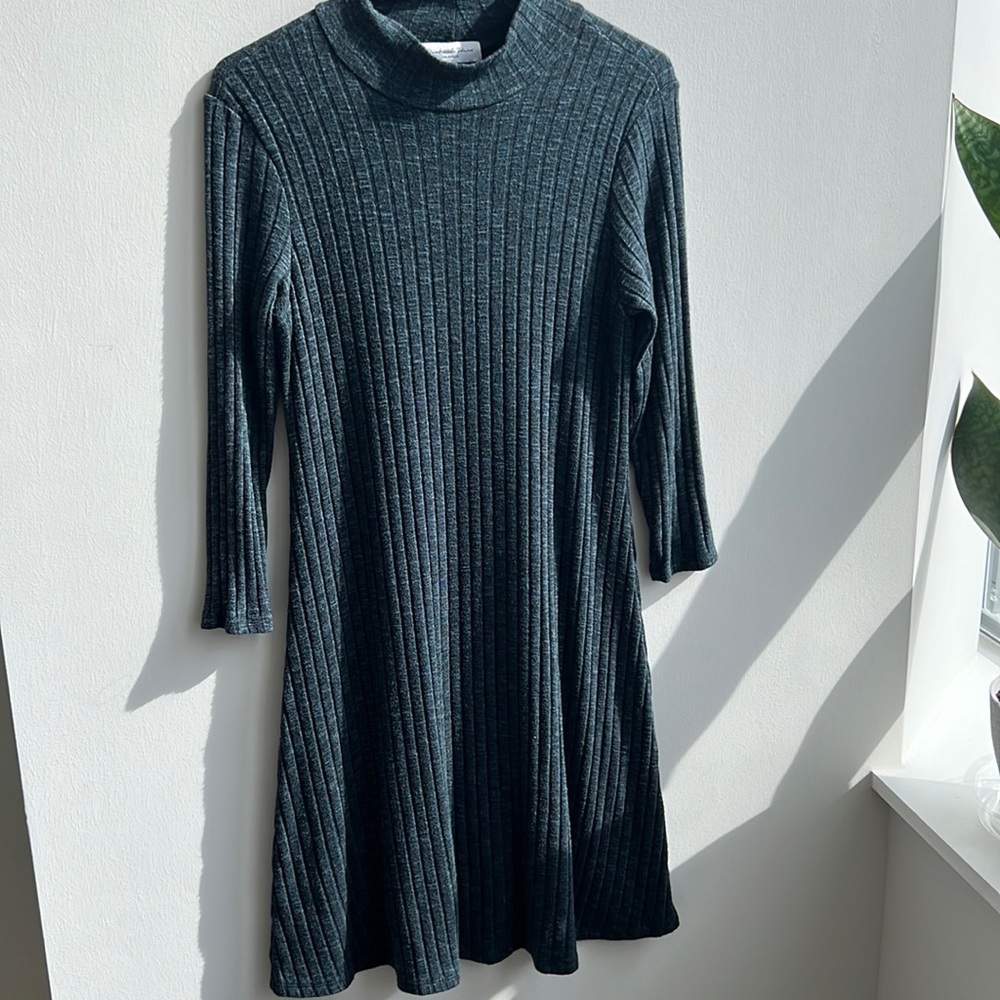 Michael Stars XS Blue Dress Flowy structure with ribbed detail throughout
